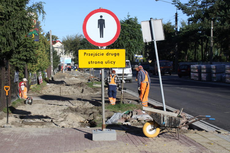 Remont Jagiellońskiej, trwa wylewanie asfaltu