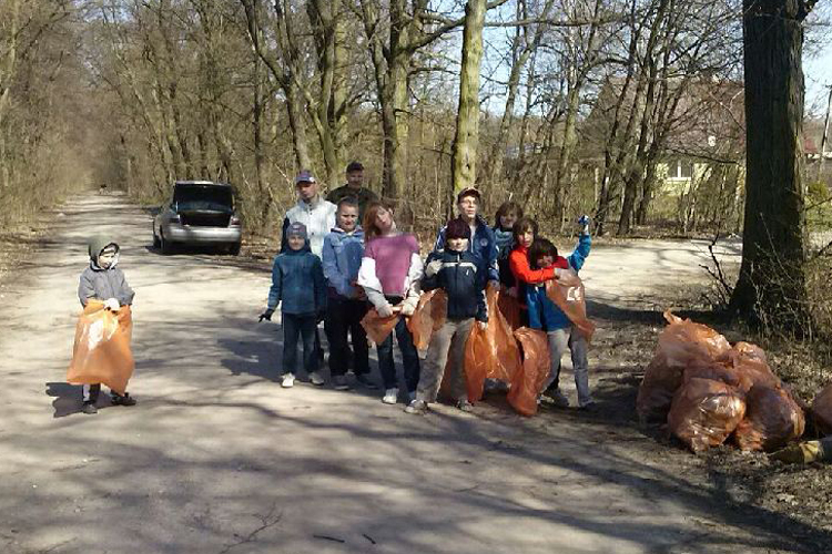 Akcja sprzątania w Jadwisinie