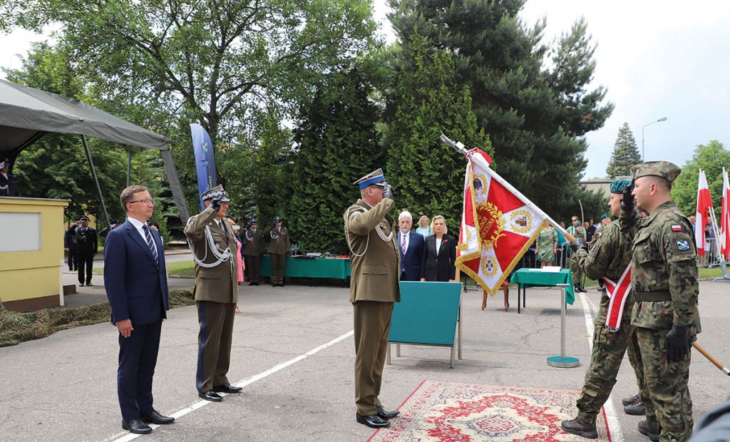 Uroczystość nadania sztandaru 9. BWD w Białobrzegach, 7 czerwca 2022 r. (fot. UG Nieporęt)