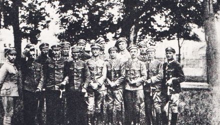 Grupa oficerów 4. pp w Zegrzu Południowym, wiosna 1917 r. (J. Stachiewicz [red.], Album Legionów Polskich, Warszawa 1933)