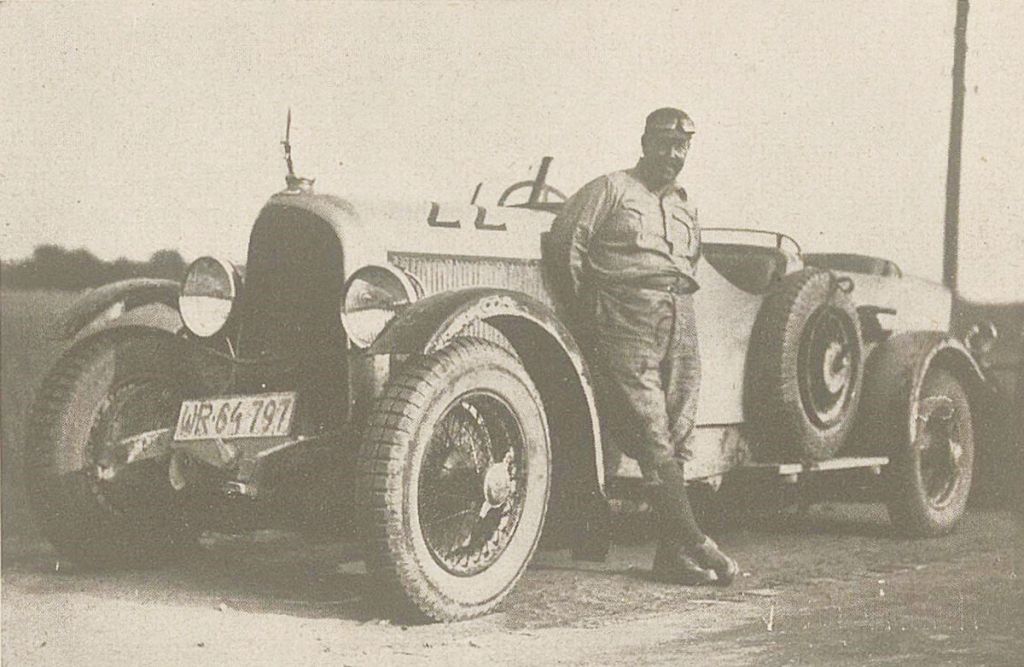 Maurycy Potocki przed luksusowym Avions Voisin. „Auto”, 1930, nr 7.