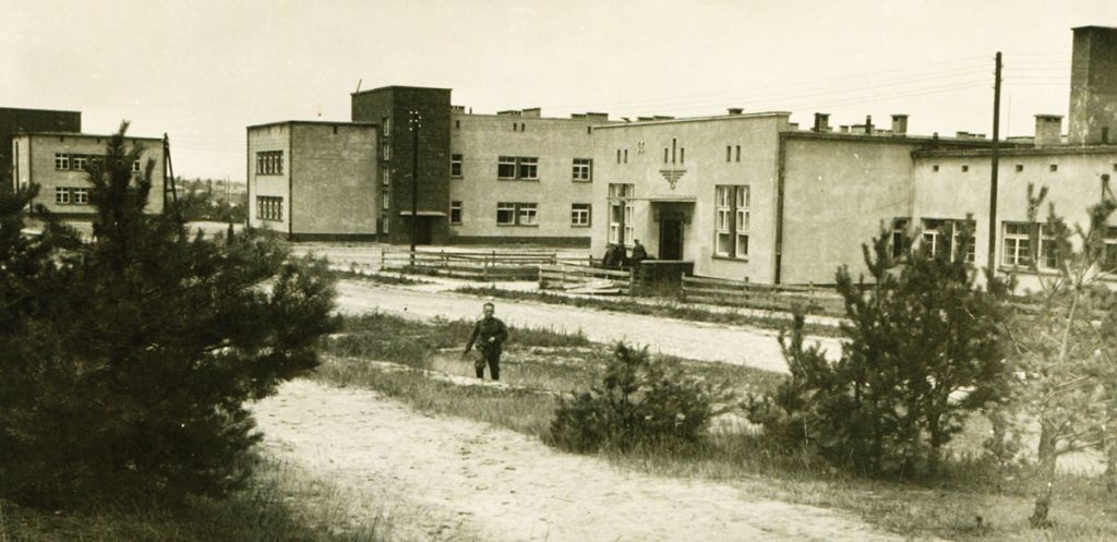 Stołówka i internat Centrum Wyszkolenia Kolejowego w Legionowie, 1940 r. (zbiory J. E. Szczepańskiego)