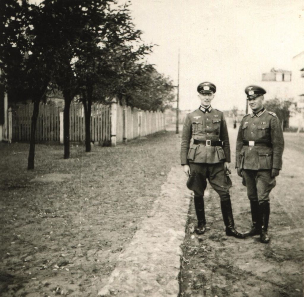 Niemieccy okupanci na ul. Kopernika, Legionowo, październik 1939 r. (ze zbiorów J.E. Szczepańskiego)