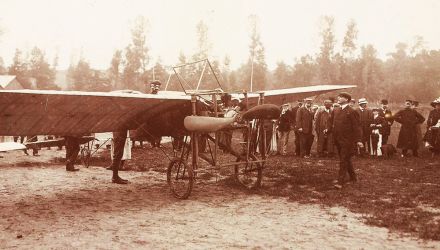 Blériot-XI „La Manche” z silnikiem Anzani. Identyczny samolot latał nad Jabłonną w 1910 r. (Bibliothèque nationale de France, Collection Jules Beau. Photographie sportive, T. 35. Années 1908, 1909 et 1910).