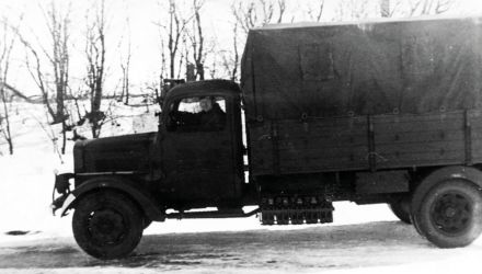 Niemiecka ciężarówka w Legionowie, marzec 1942 r. (ze zbiorów autora)