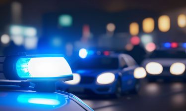 Einsatz der Polizei mit Streifenwagen und Blaulicht