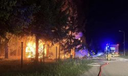 Pożar przyczepy kempingowej w Łajskach (fot. KP PSP w Legionowie)