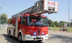 Wóz strażacki z drabiną mechaniczną na wyposażeniu OSP Kąty Węgierskie (fot. Urząd Gminy Nieporęt) 1
