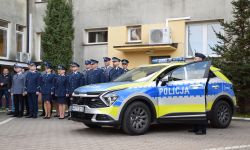 Przekazanie nowego radiozowu serockim policjantom (fot. KPP w Legionowie)