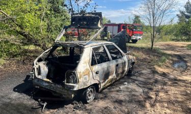 Pożar samochodu osobowego przy Łowisku Okoń w Janówku Pierwszym (fot. OSP Krubin) 1