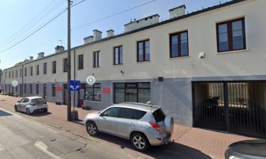 Budynek przy ulicy Zegrzyńskiej 1 w Jabłonnie (fot. Google Maps)