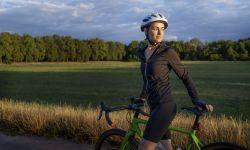 close-up-cyclist-woman-outdors (1)