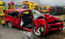 Zderzenie Audi i Nissana na DK 61 w Borowej Górze (fot. KP PSP w Legionowie) 1