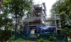 Chińska Altana na terenie Pałacu w Jabłonnie przygotowana do remontu (stan na 31 lipca 2025 r., fot. GP.kj)