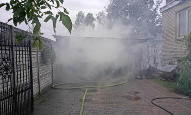 Pożar altany na posesji w Skrzeszewie (fot. OSP Skrzeszew) 1