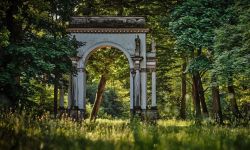 Łuk Triumfalny na terenie Pałacu w Jabłonnie (fot. PAN) 1