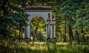 Łuk Triumfalny na terenie Pałacu w Jabłonnie (fot. PAN) 1