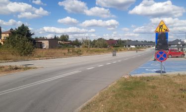 Odgrodzone miejsca postojowe na terenie centrum przesiadkowego w Chotomowie (22.08.2025r., fot. GP.kj) 5