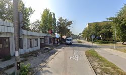 Pawilony przy ulicy Zegrzyńskiej na wysokości numeru 25 (fot. Google Maps)