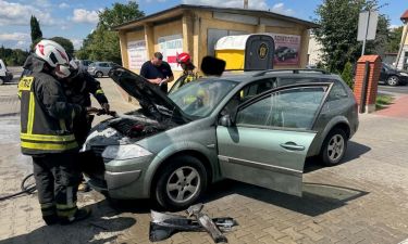 Pożar samochdu osobowego w Jabłonnie (fot. KP PSP w Legionowie)
