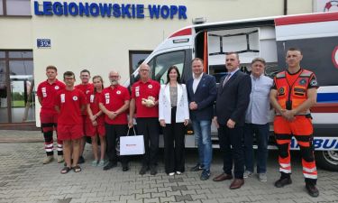Przekazanie karetki dla Legionowskiego WOPR (fot. GP.kg)