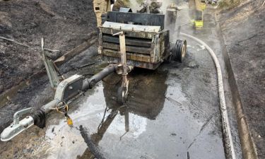 Pożar agreagatu prądotwórczego na posesji w Nieporęcie (fot. KP PSP w Legionowie)